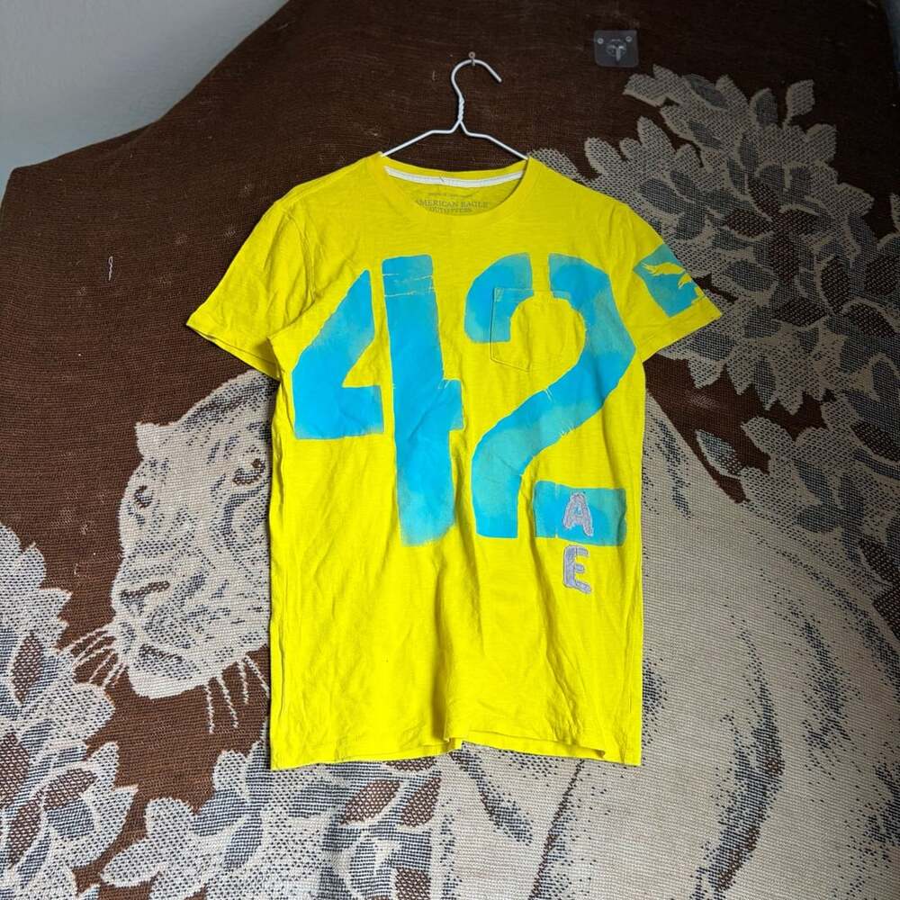 American Eagle 42 graphic t-shirt size xs yellow